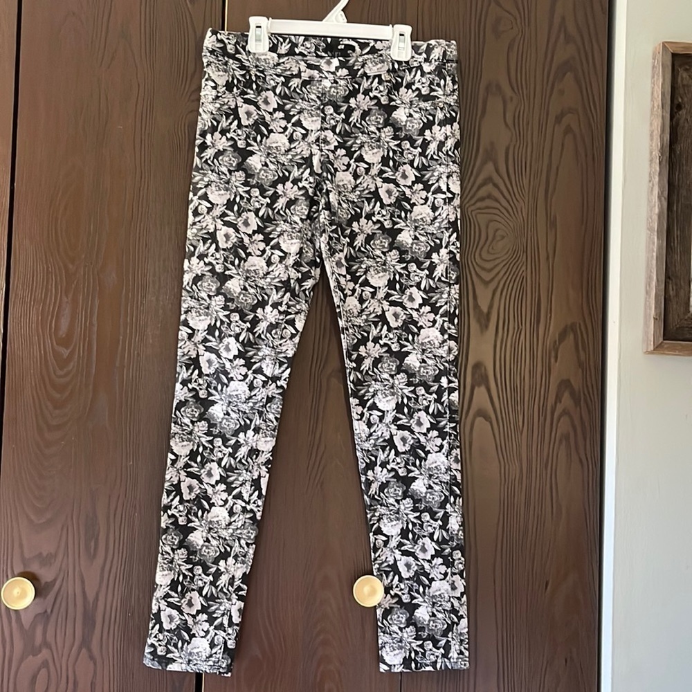 H&M black/ white/ gray flowered jeans. Size 12